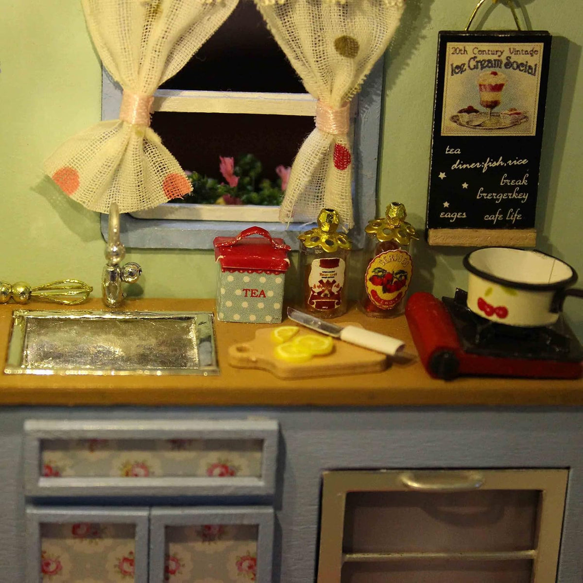 CUTEROOM DIY Miniature Wooden Caravan Dollhouse Kit with Furniture