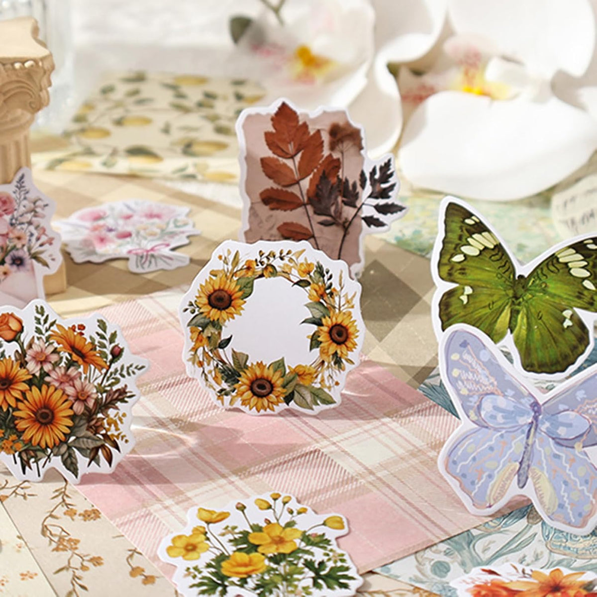 Wmhanler 400Pcs Scrapbook Supplies Vintage Scrapbook Paper Floral Junk Journal Stickers Journaling Supplies for Bullet Journaling, Retro Crafts, Planner, Collage Card Album